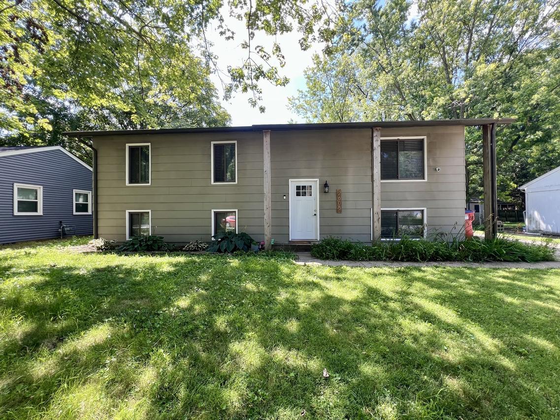2605 Trafalgar Sq., Champaign, IL 61821