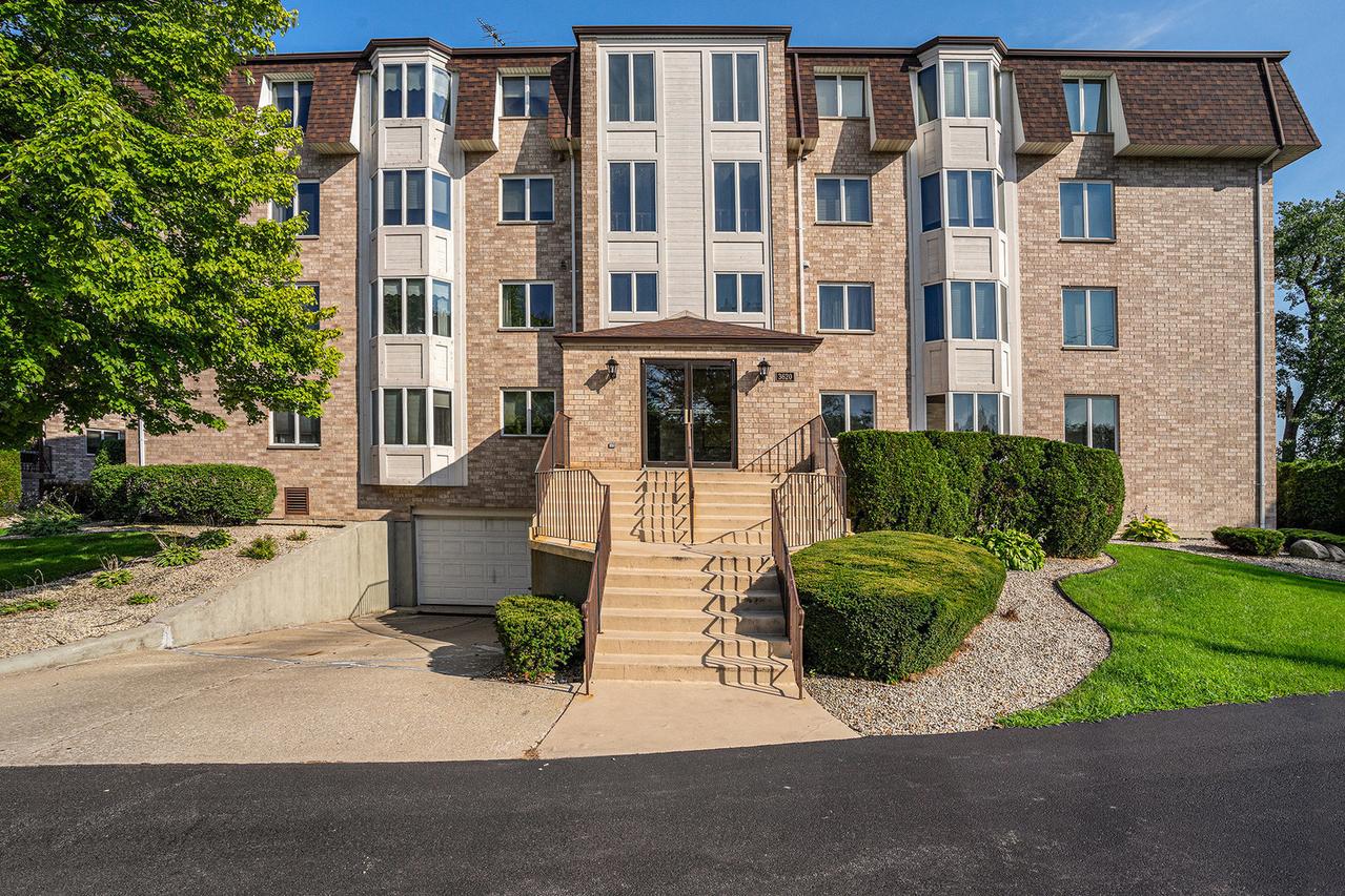 3620 186th St. #203, Lansing, IL 60438