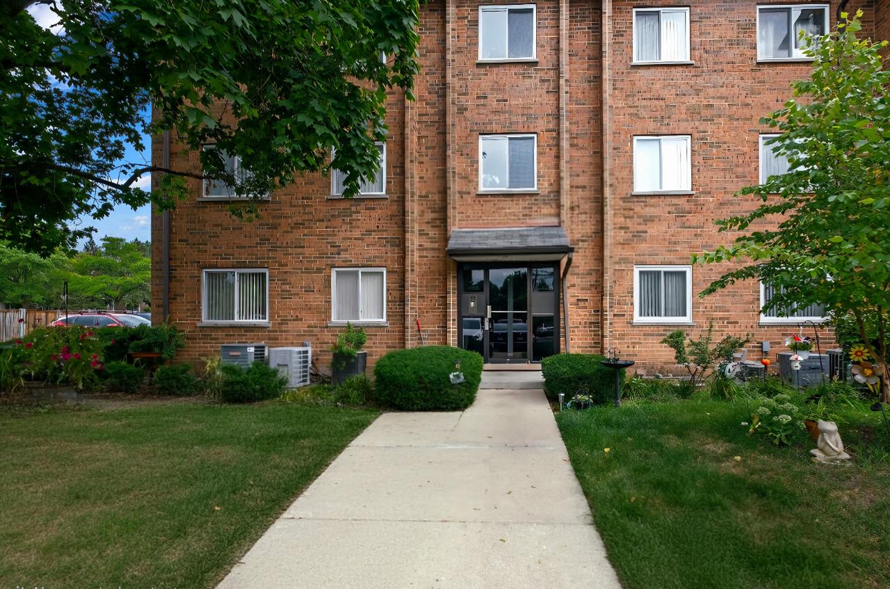 900 Casey Ct. #27-06, Schaumburg, IL 60173