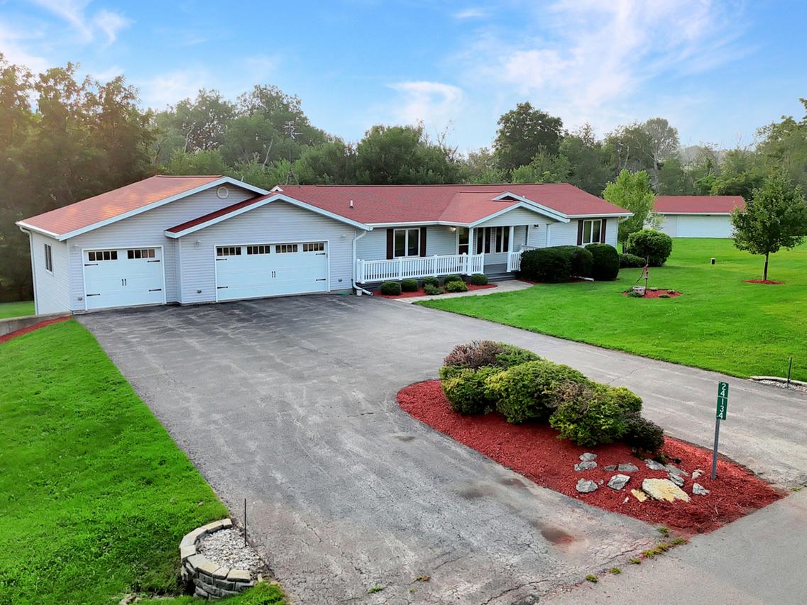 24-134 Hidden Ranch Dr., Lanark, IL 61046