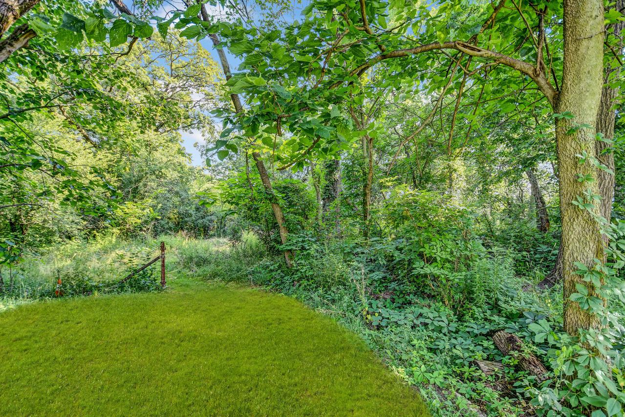 7R2 Country Club Dr., Midlothian, IL 60445