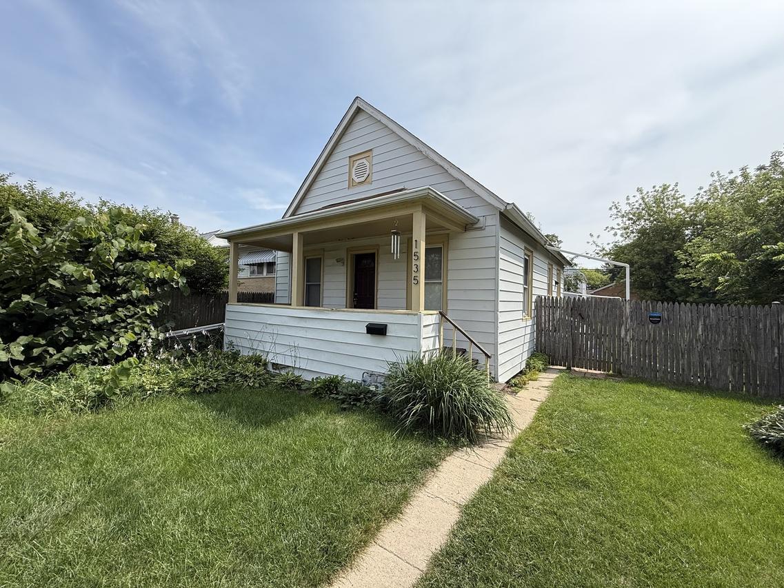 1535 Glenn Dr., North Chicago, IL 60064