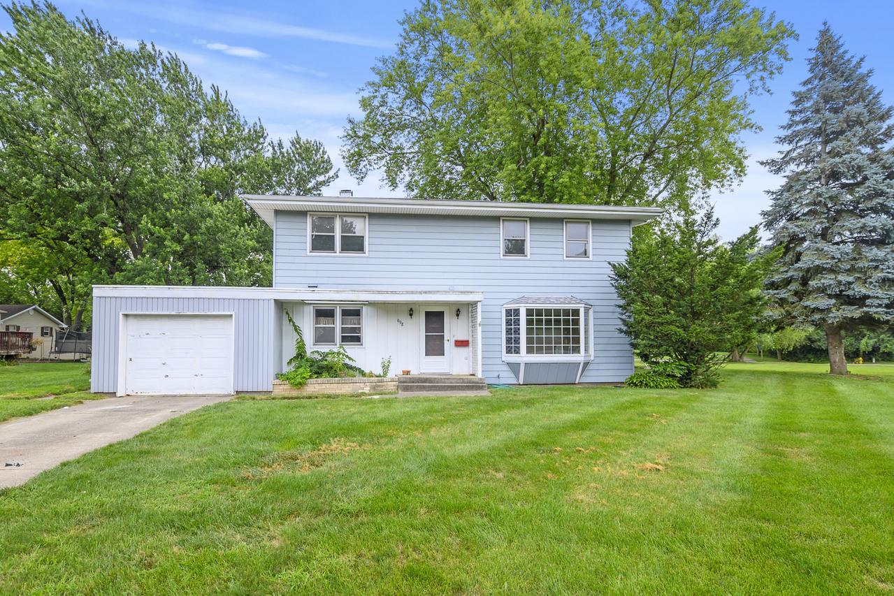 698 W River St., Bourbonnais, IL 60914