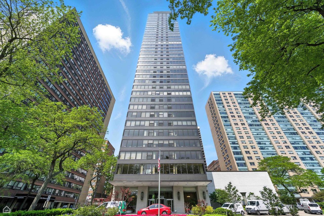 3150 N Lake Shore Dr. #29F, Chicago, IL 60657