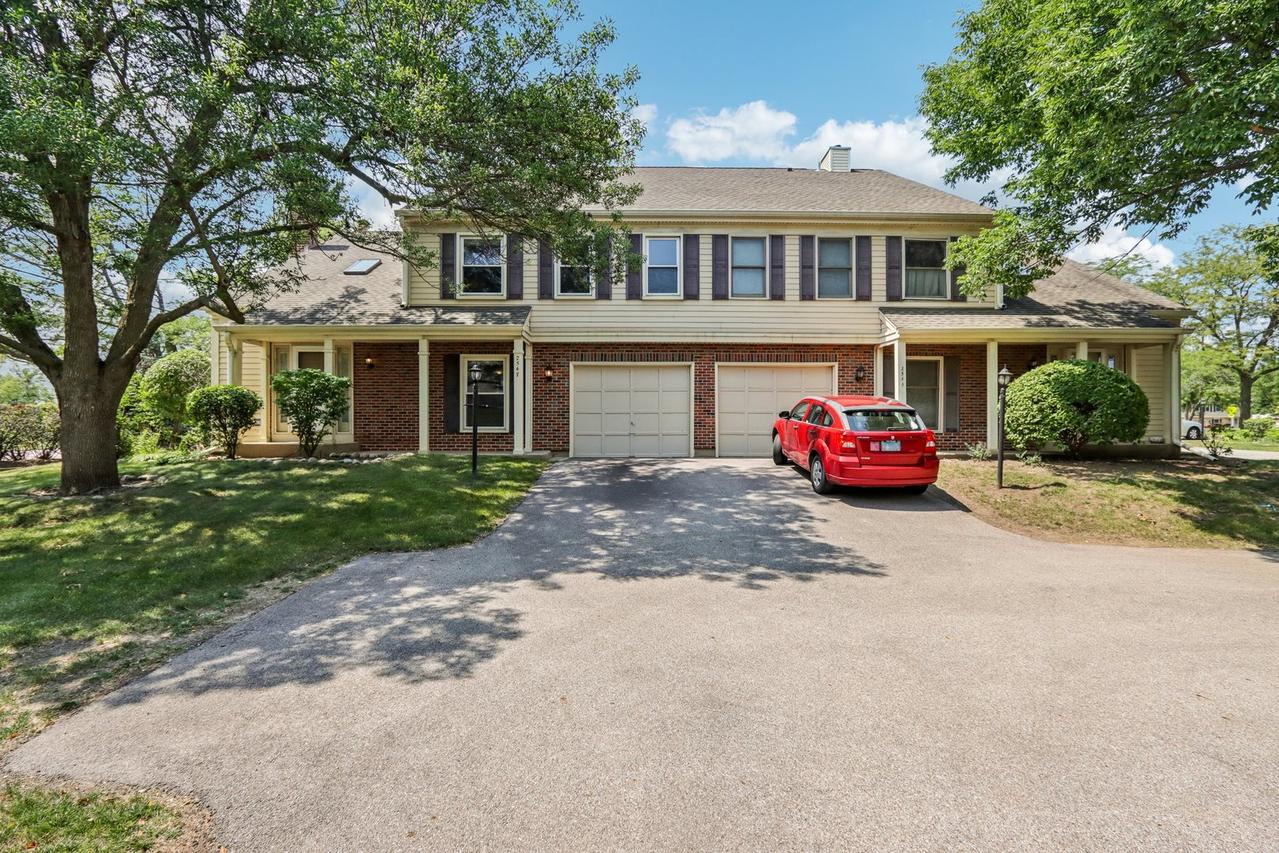 2547 College Hill Cir. #404, Schaumburg, IL 60173