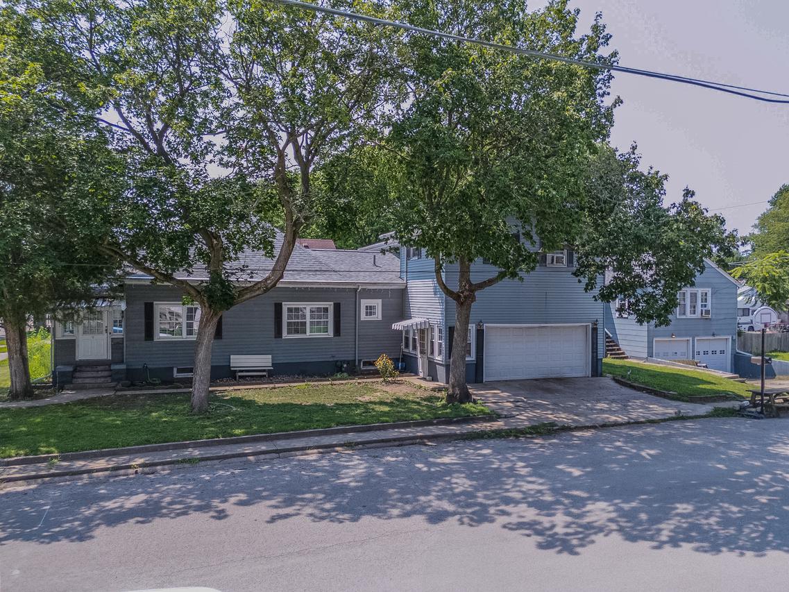 225 E Pinckney St., Pontiac, IL 61764