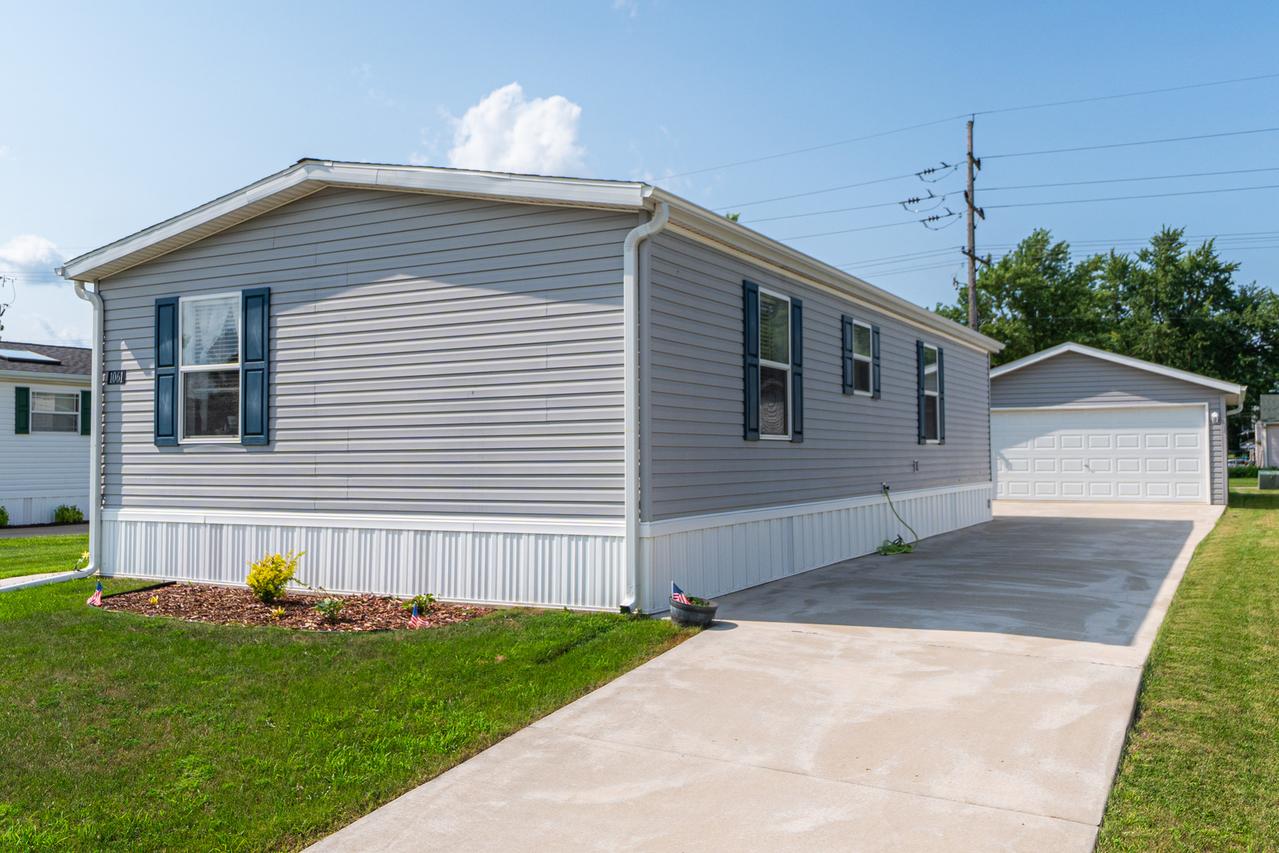 1061 Daleann Ave., Dekalb, IL 60115