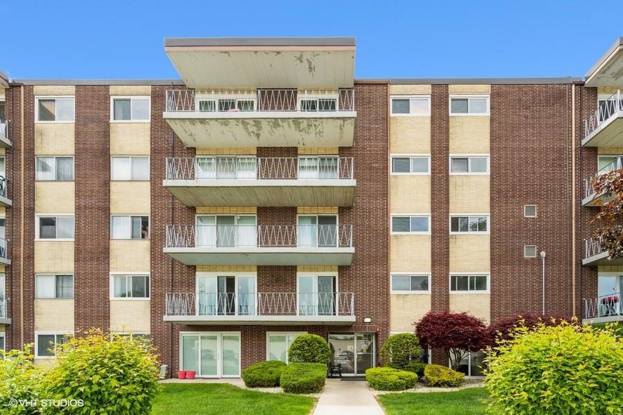 2900 Maple Ave. #13D, Downers Grove, IL 60515