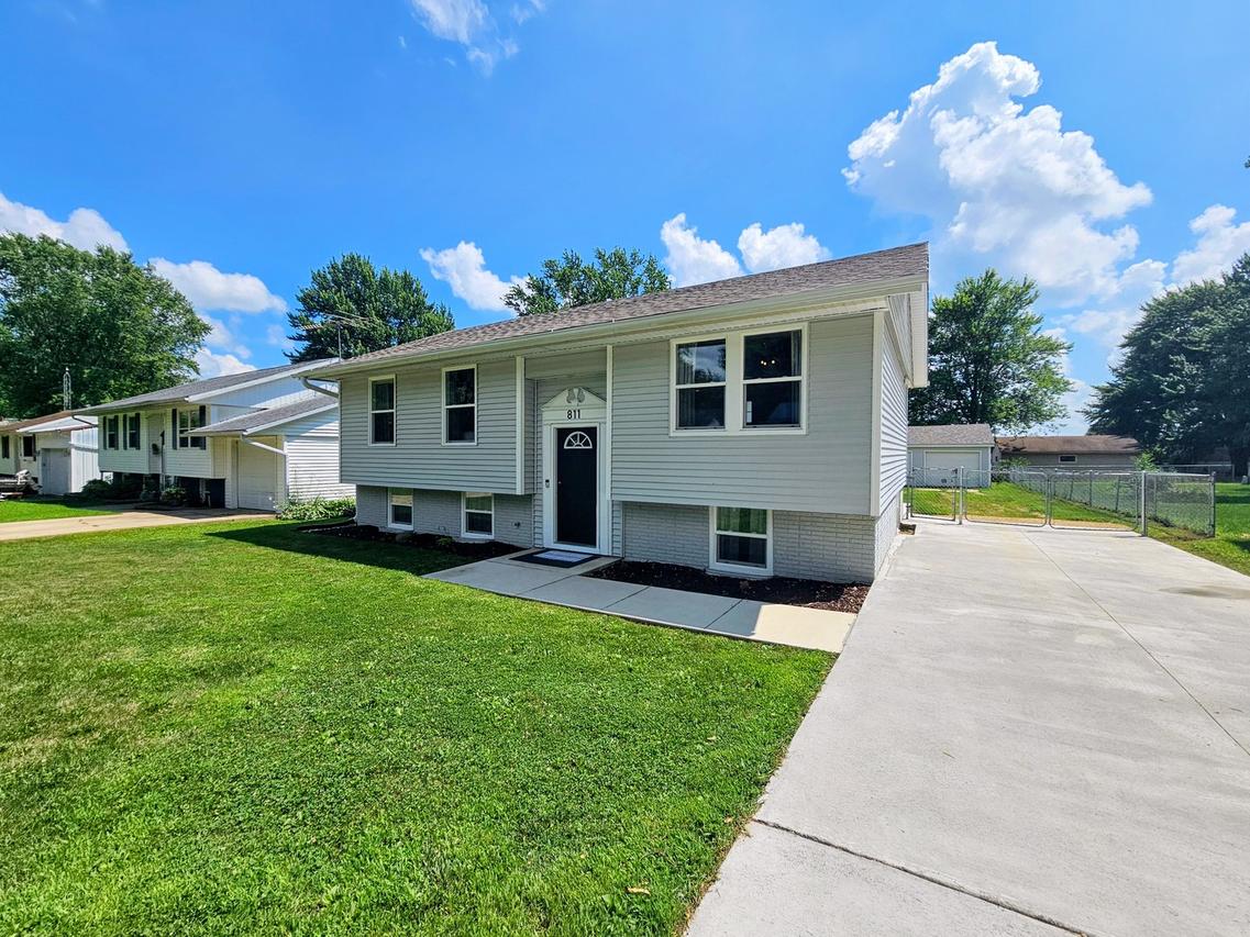 811 Henson St., Lena, IL 61048