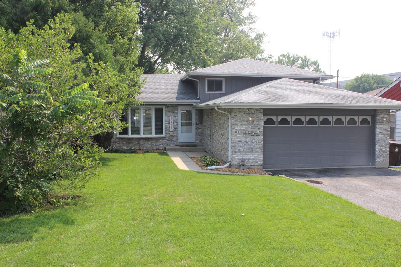 15621 Lamon Ave., Oak Forest, IL 60452