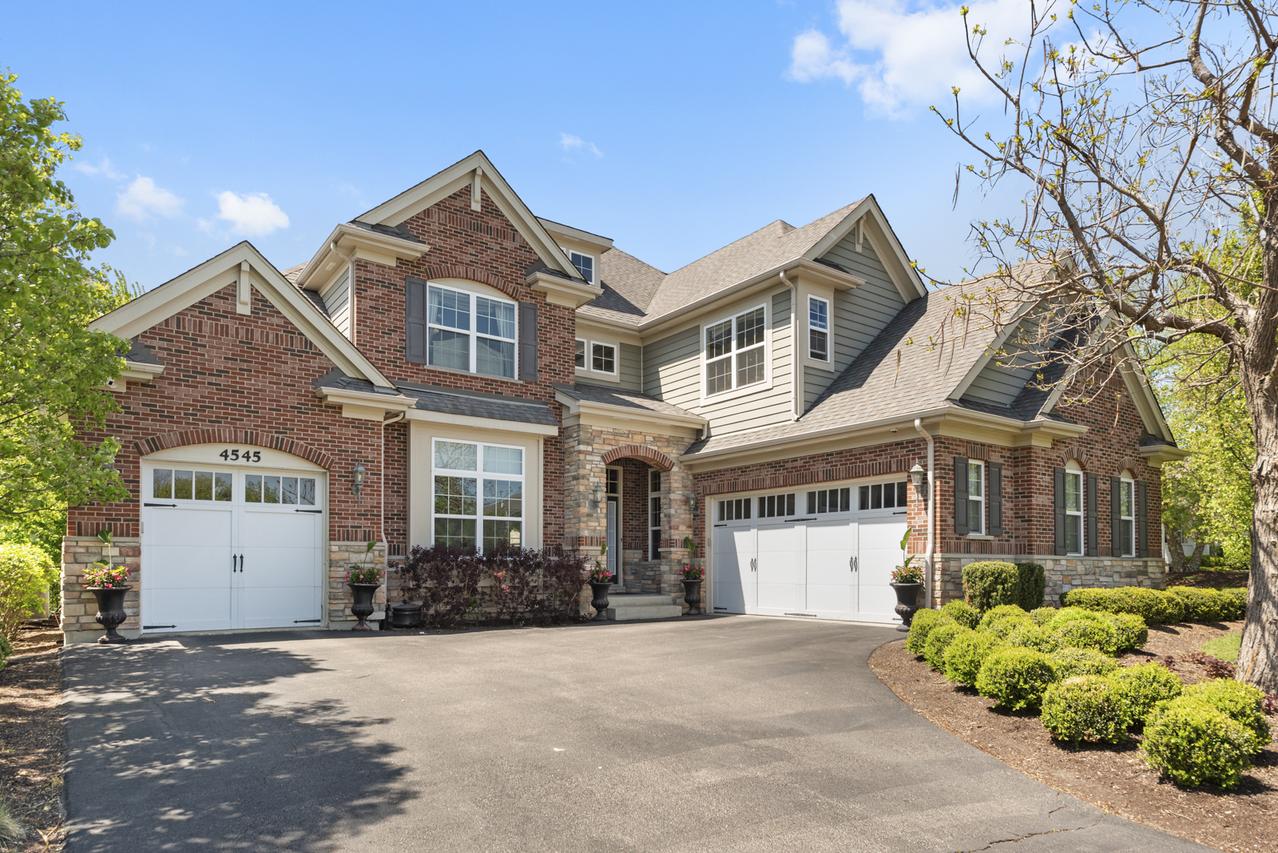 4545 Foxgrove Dr., St. Charles, IL 60175