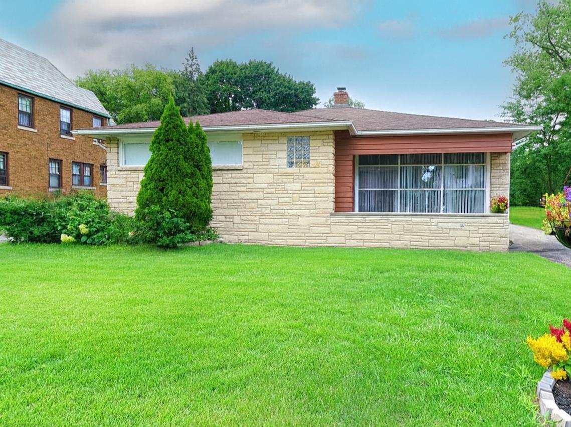 308 Stewart Ave., Waukegan, IL 60085