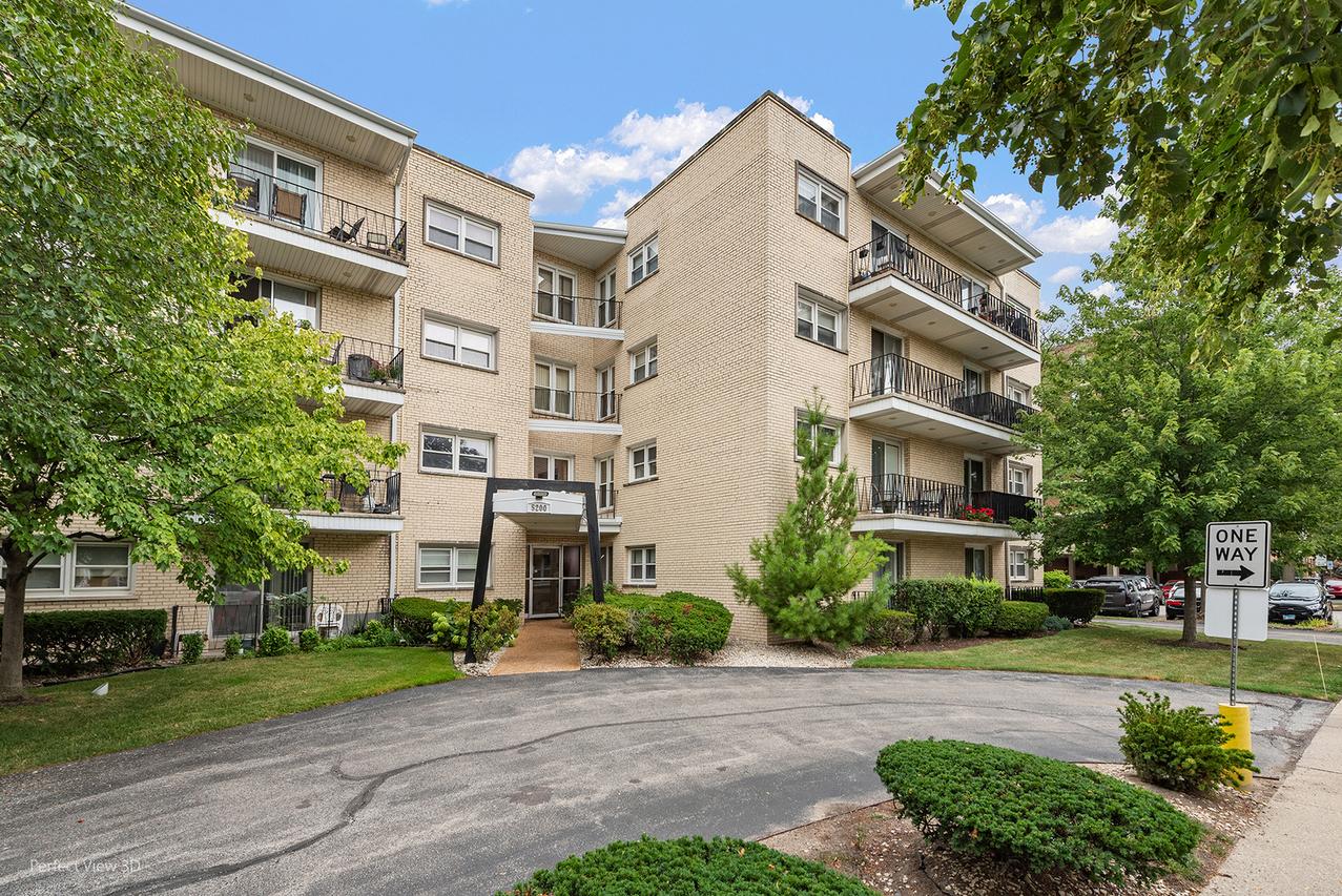 5200 Galitz St. #206, Skokie, IL 60077