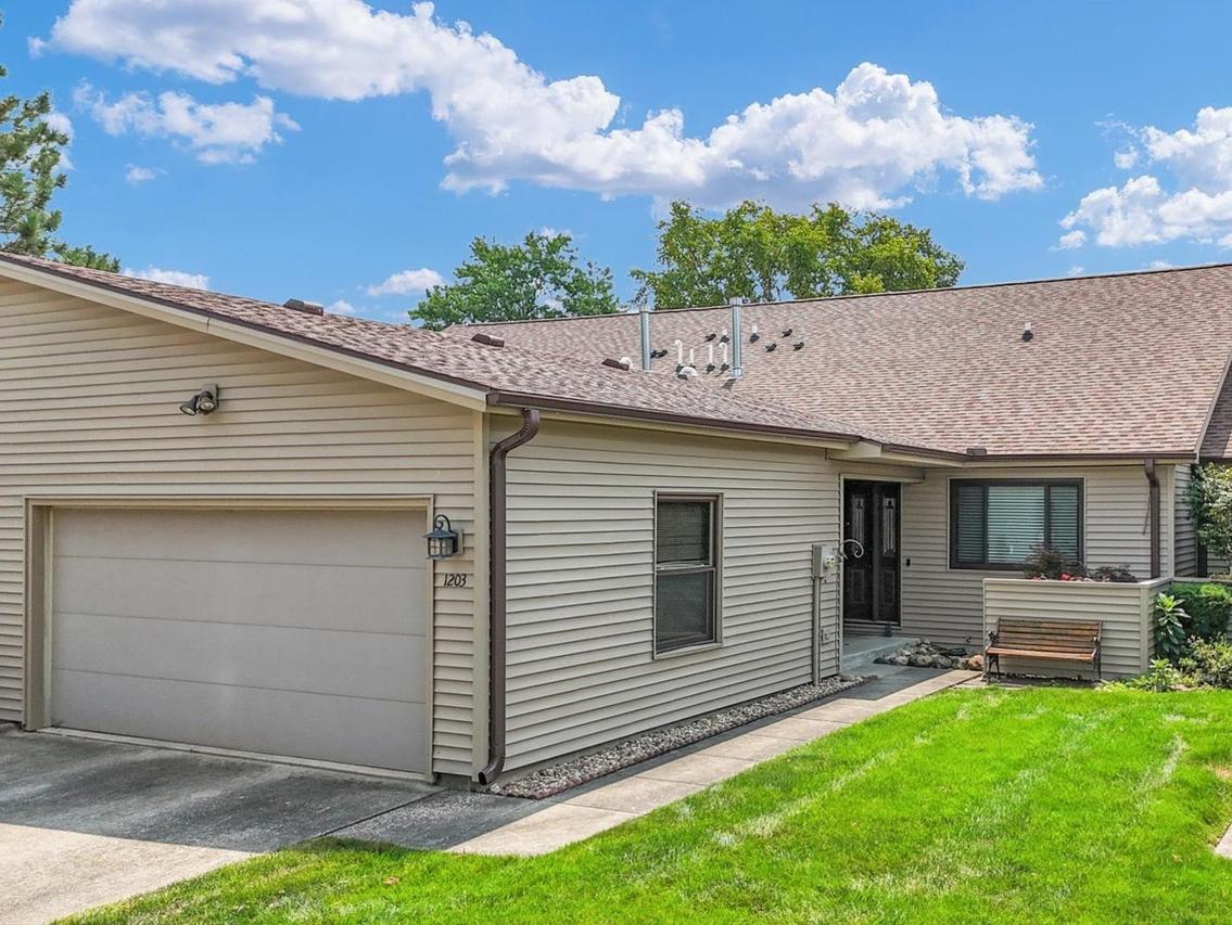 1203 Lancaster Dr., Champaign, IL 61821