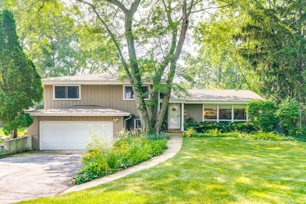 1802 Winthrop Rd., Highland Park, IL 60035
