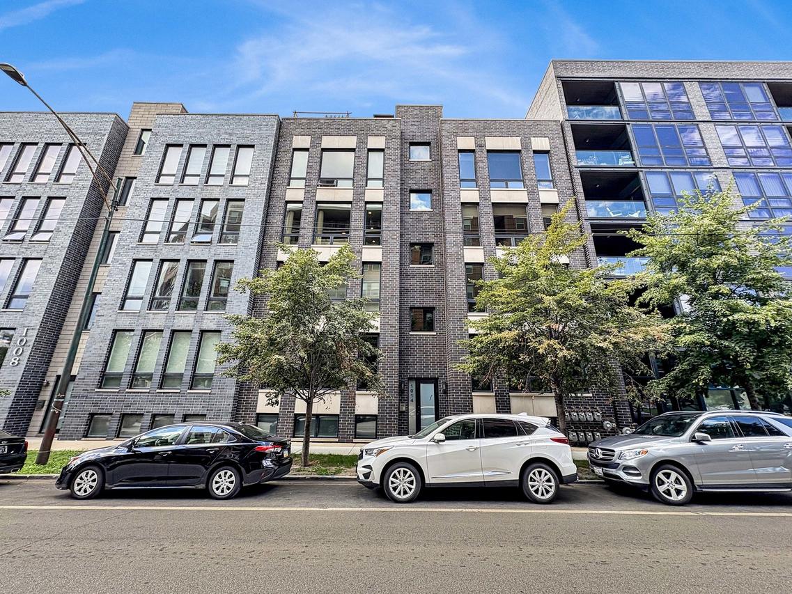 1014 N Larrabee St. #4N, Chicago, IL 60610