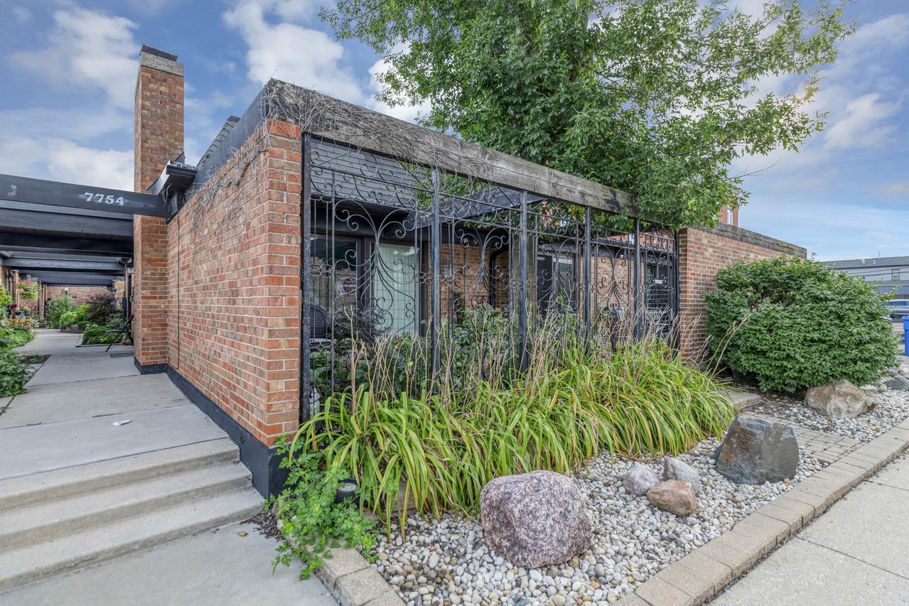 7754 W Higgins Rd. #J, Chicago, IL 60631