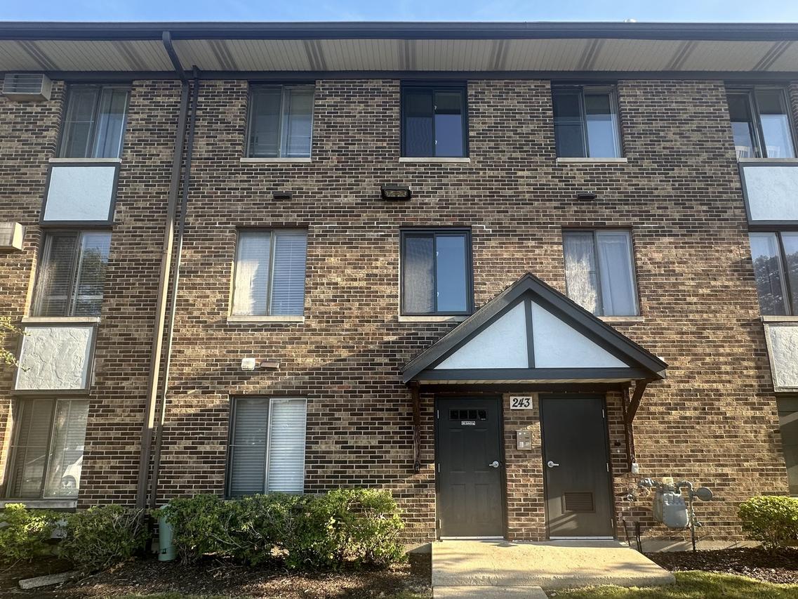 243 Gregory St. #3, Aurora, IL 60504