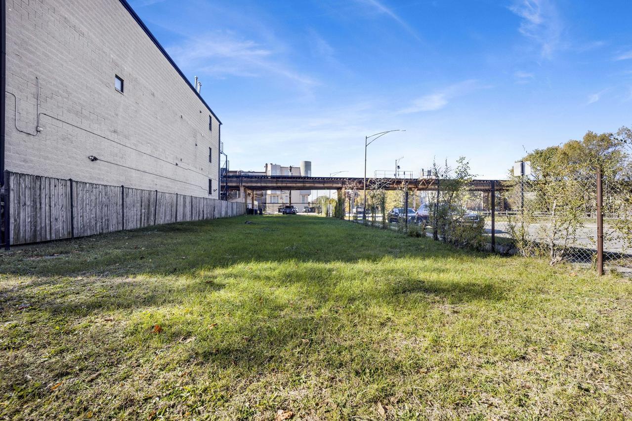 5900 S Calumet Ave., Chicago, IL 60637