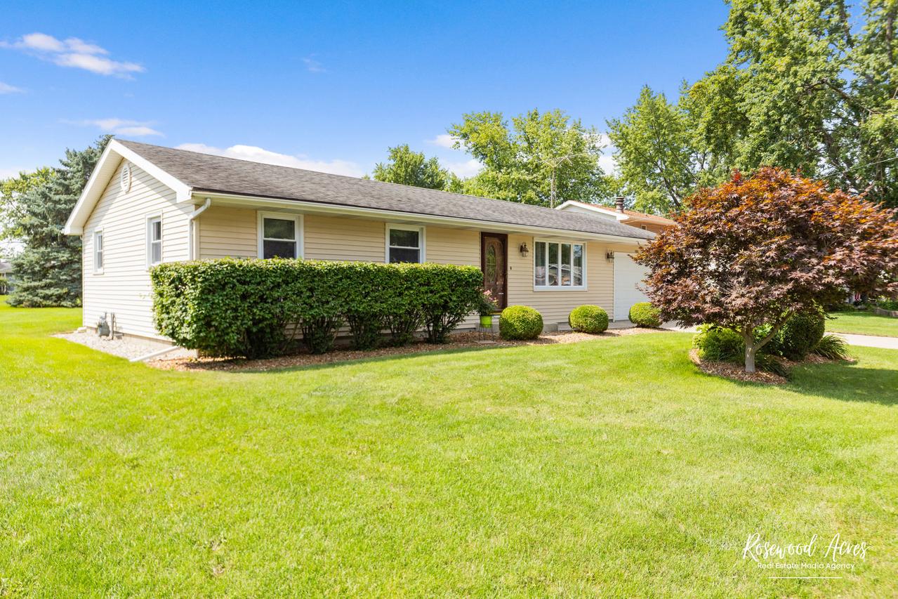 502 E 3rd St., Herscher, IL 60941