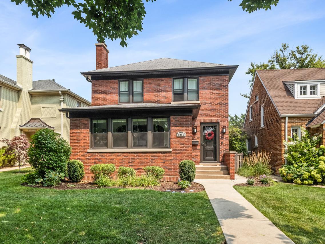 3035 Thayer St., Evanston, IL 60201
