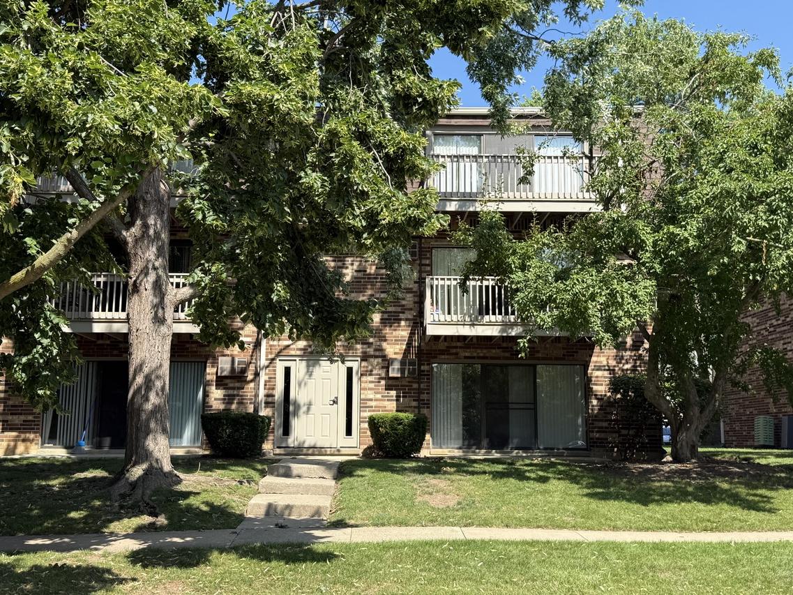 239 W Court Of Shorewood #1B, Vernon Hills, IL 60061