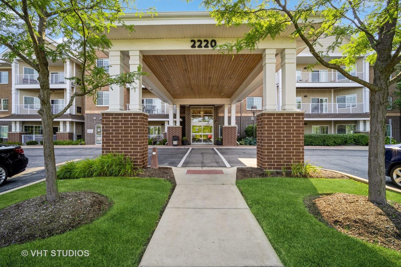 2220 Founders Way #P102, Northbrook, IL 60062