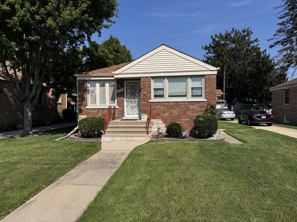 2257 S 15th Ave., North Riverside, IL 60546