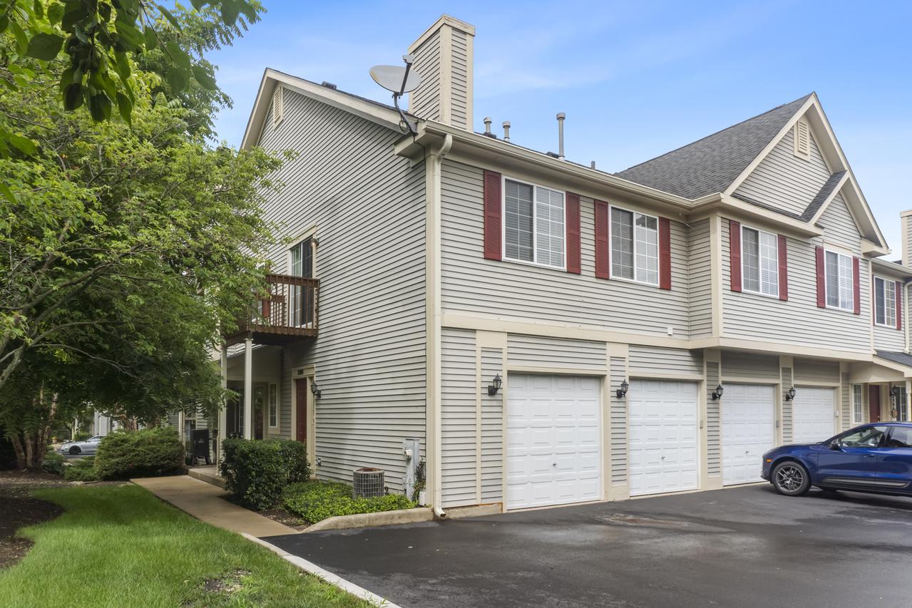 336 Windsor Ct. #D, South Elgin, IL 60177