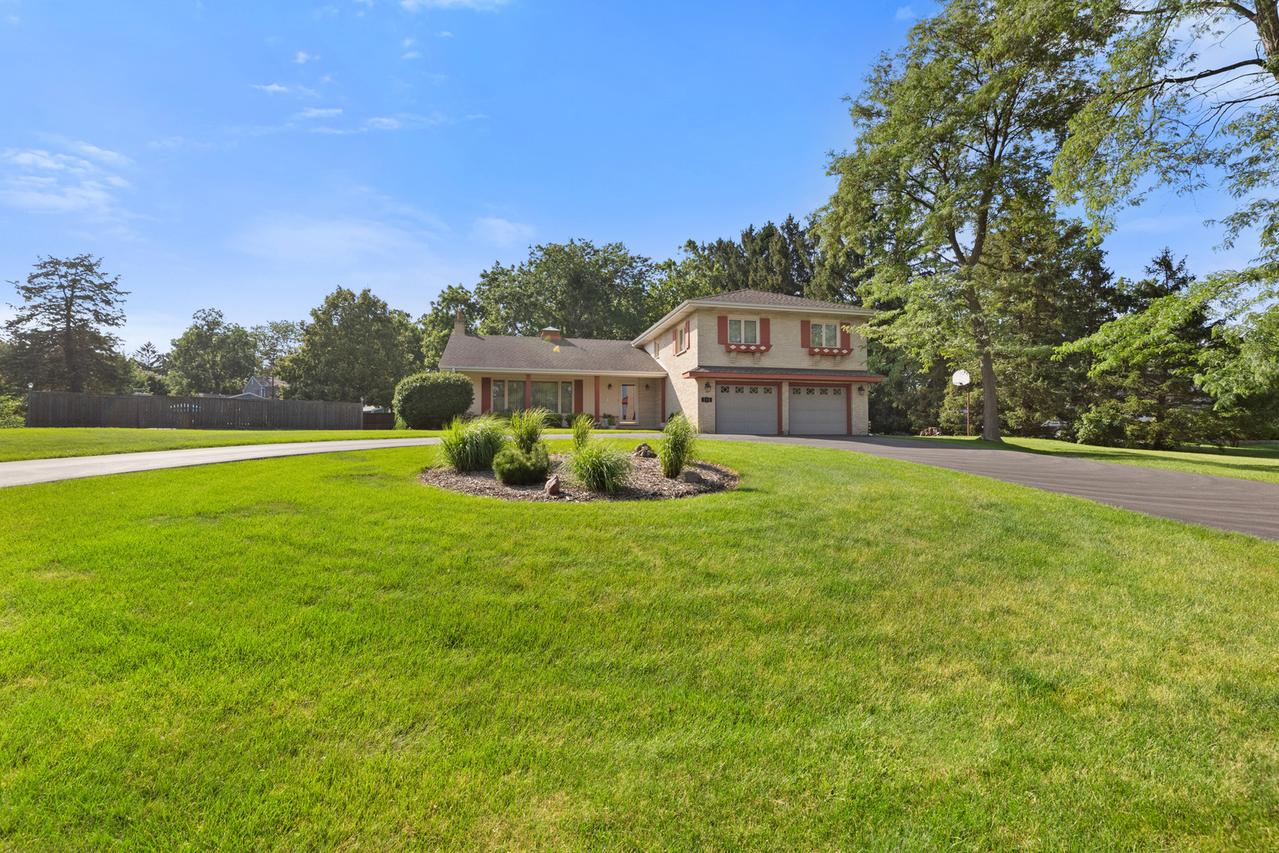 416 Hickory Haven Dr., Gurnee, IL 60031