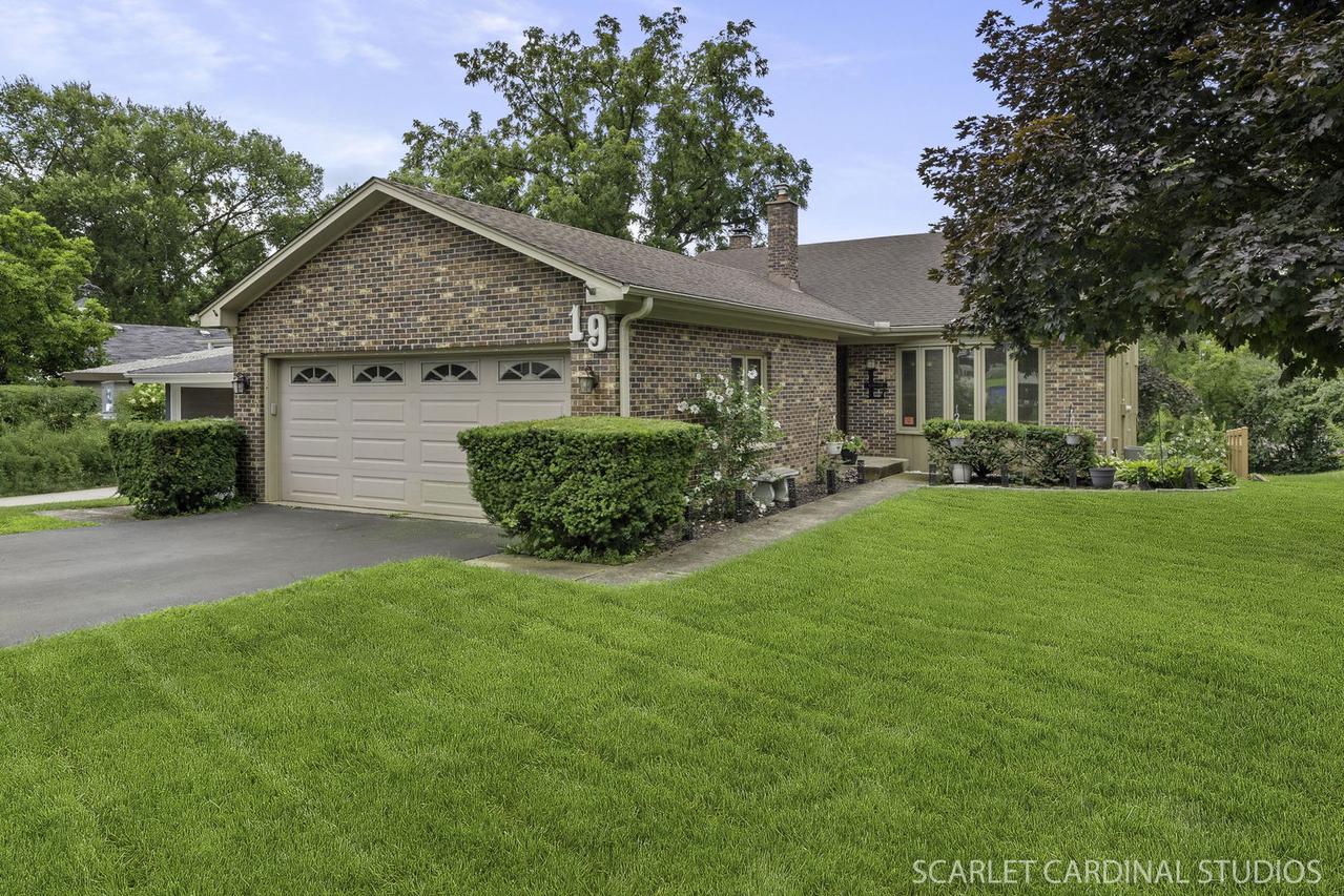 19 E Jackson St., Villa Park, IL 60181