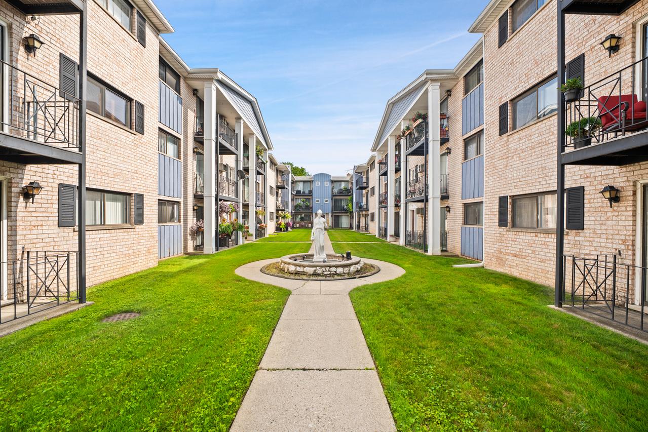 8511 W Catherine Ave. #287, Chicago, IL 60656