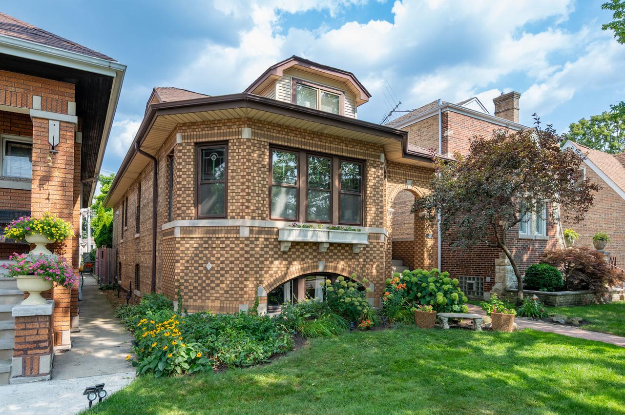 5251 N La Crosse Ave., Chicago, IL 60630