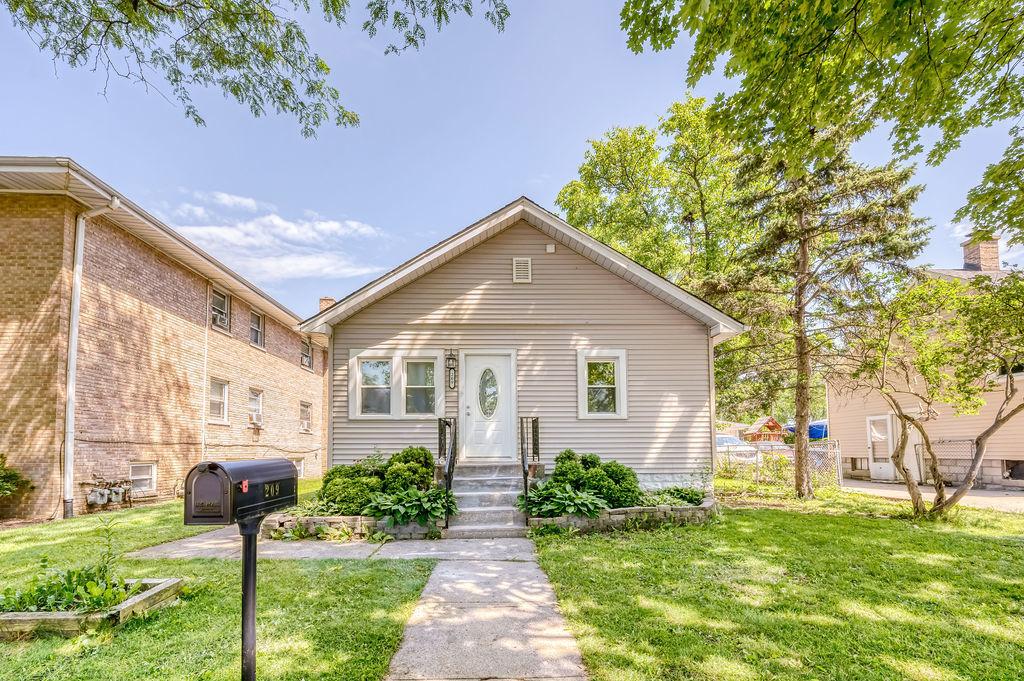 209 E Pine Ave., Bensenville, IL 60106