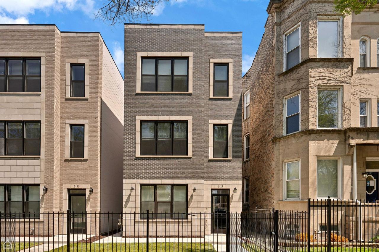 4435 S Prairie Ave., Chicago, IL 60653