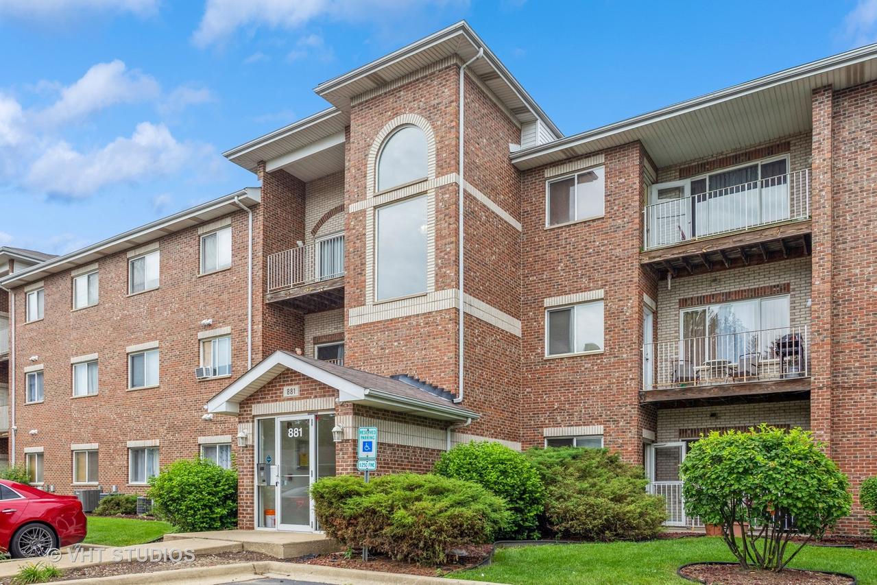 881 N Swift Rd. #106, Addison, IL 60101