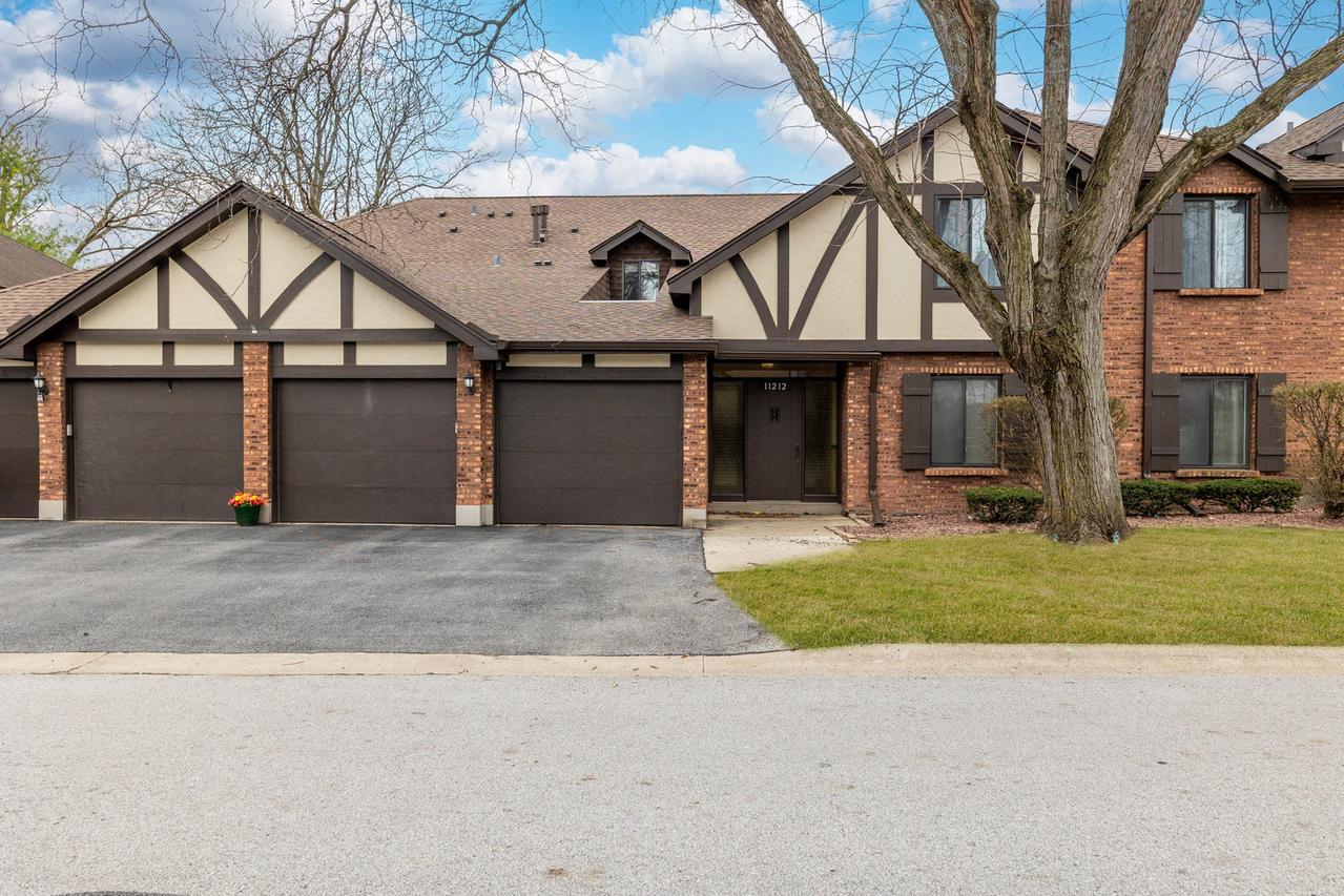11212 Cottonwood Dr. #23A, Palos Hills, IL 60465