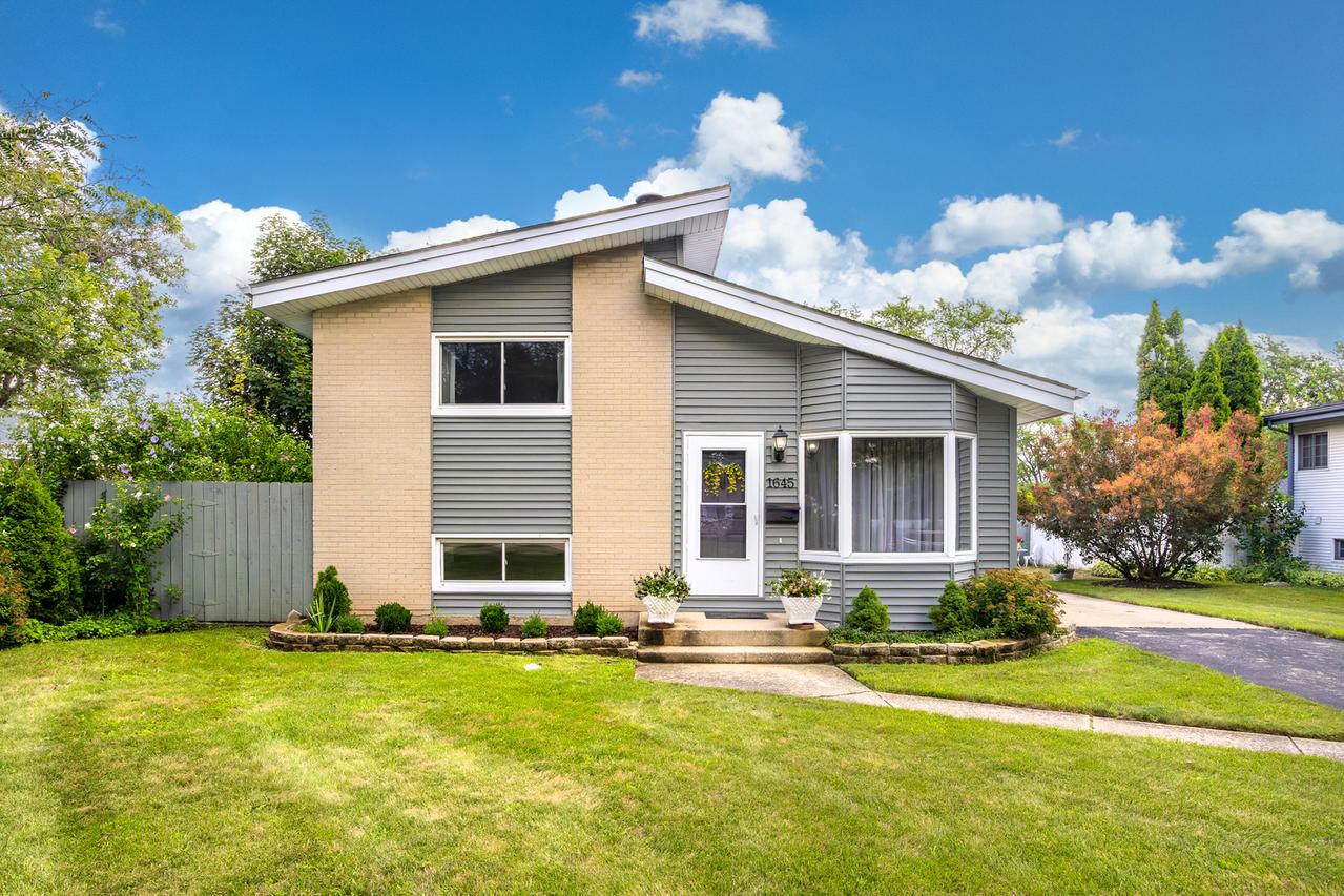 1645 Larry Ln., Glendale Heights, IL 60139