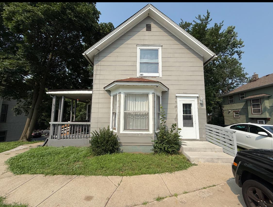 518 Raymond St., Elgin, IL 60120