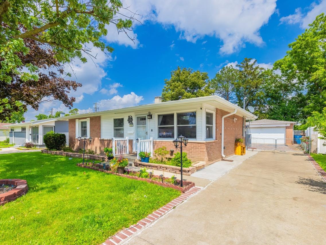 45 E Normandy Dr., Addison, IL 60101