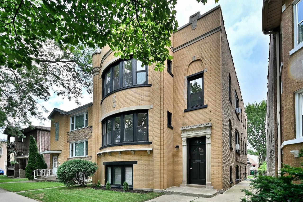 1619 Oak Park Ave., Berwyn, IL 60402