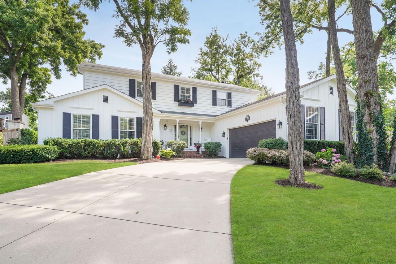 1S771 Carrol Gate Rd., Wheaton, IL 60189