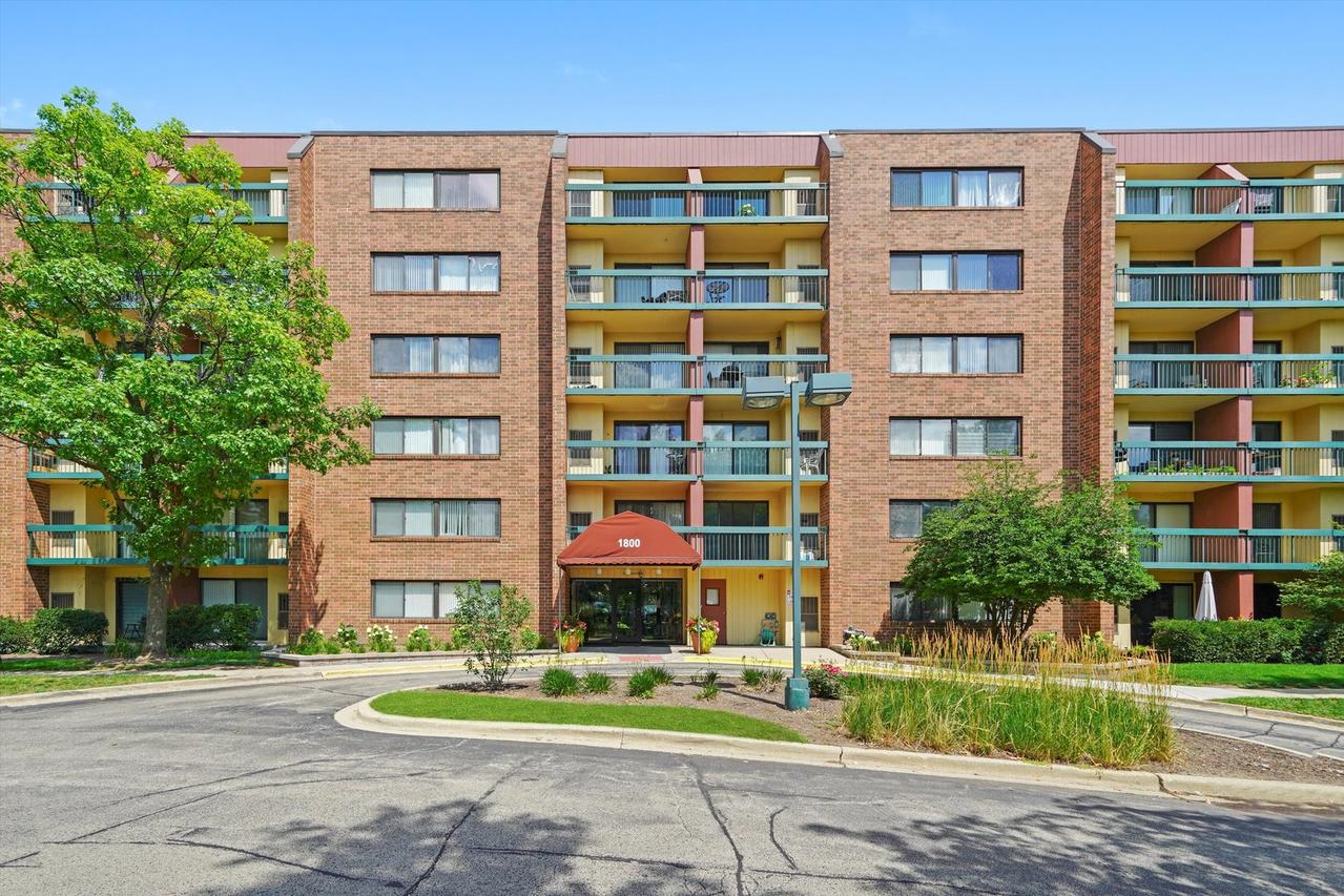 1800 Huntington Blvd. #208, Hoffman Estates, IL 60169