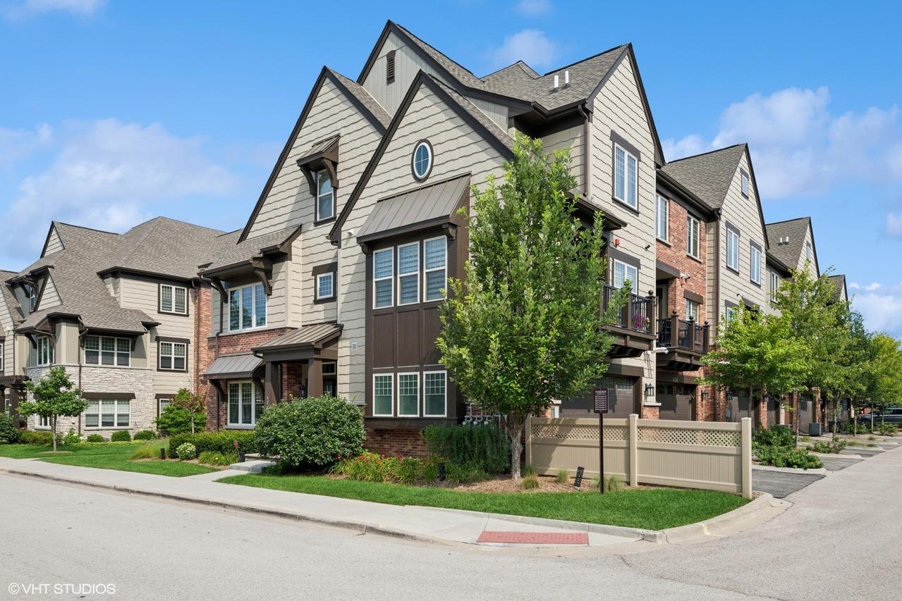 624 Parkside Ct., Libertyville, IL 60048
