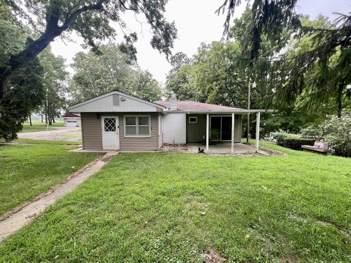 509 Lakeshore Dr., Oakland, IL 61943