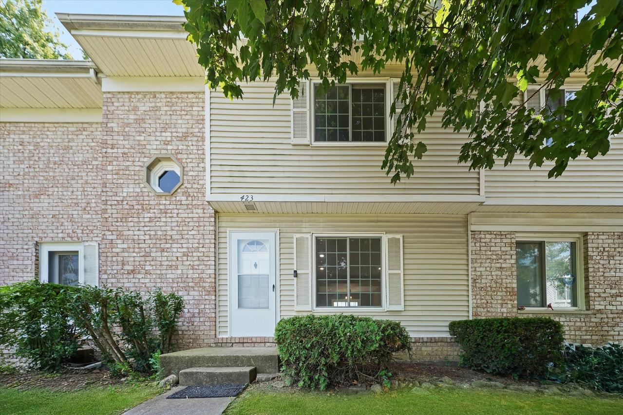 423 Yorkshire Sq., Bolingbrook, IL 60440