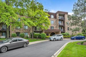 2050 Valencia Dr. #305C, Northbrook, IL 60062