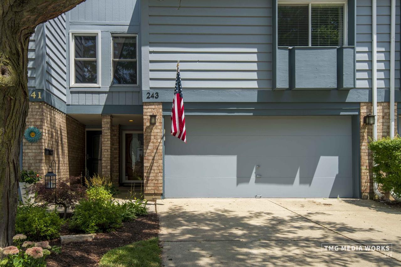 243 Lakeshore Ln., Bloomingdale, IL 60108