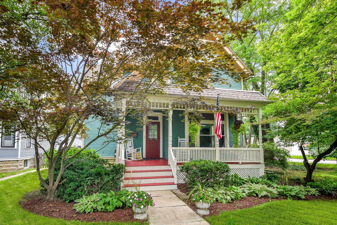 8 N Sleight St., Naperville, IL 60540