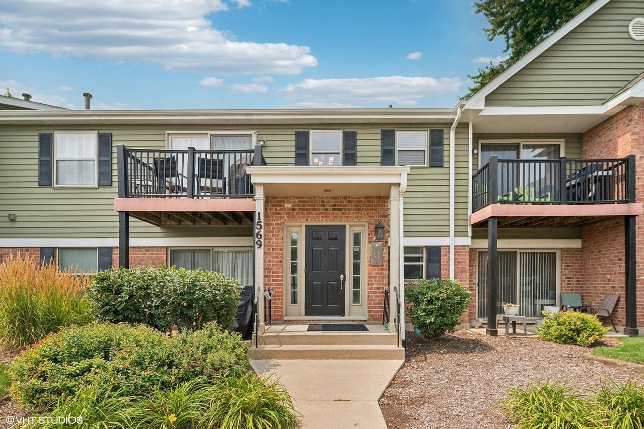 1569 Raymond Dr. #201, Naperville, IL 60563